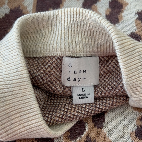 A New Day Women’s Leopard Print Sweater. - Picture 6 of 9
